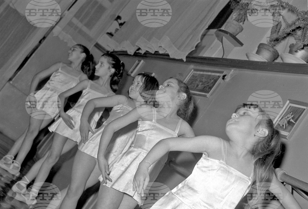 Балетната школа към Образцовото народно читалище „Заря - 1858“ в Хасково през 1960 година