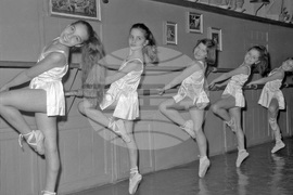 Балетната школа към Образцовото народно читалище „Заря - 1858“ в Хасково през 1960 година