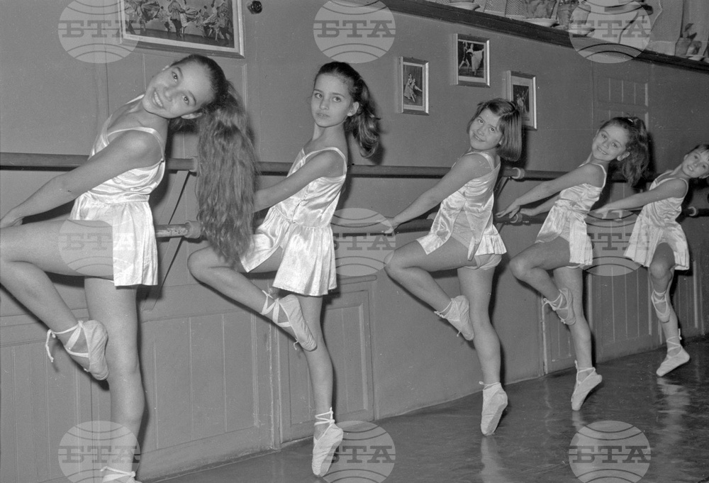 Балетната школа към Образцовото народно читалище „Заря - 1858“ в Хасково през 1960 година