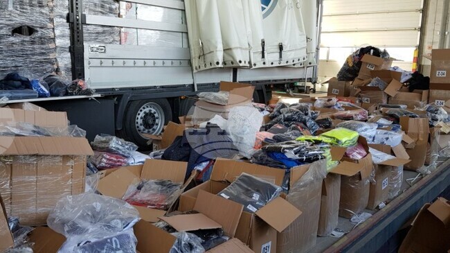 Над 25 хиляди стоки със съмнение, че са имитации на популярни марки, са иззети на граничния пункт „Капитан Андреево“