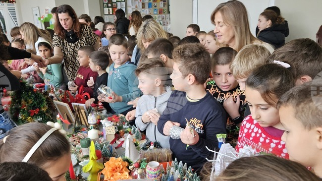 Благотворителни инициативи в свищовско училище събраха средства за нуждаещи се деца и жена от Велико Търново