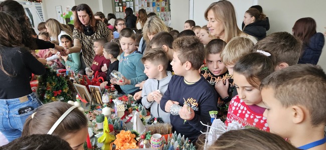 Благотворителни инициативи в свищовско училище събраха средства за нуждаещи се деца и жена от Велико Търново