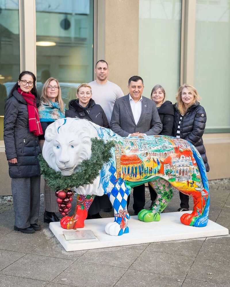 Коледен поздрав отправиха генералният консул на България в Мюнхен Стефан Йонков и екипът на Генералното консулство