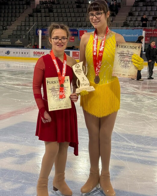 Състезателките по фигурно пързаляне със специални потребности Вяра Янева и Ана Василева участваха на турнир в Австрия