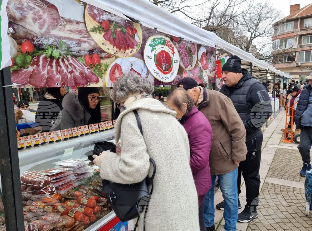 Тридневно Коледно изложение събра производители и занаятчии от Югоизточна България на площад „Освобождение” в Ямбол