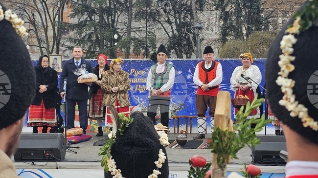 Традиционният обичай коледуване беше пресъздаден в центъра на Русе