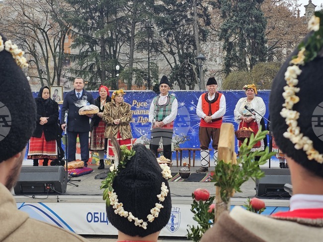 Традиционният обичай коледуване беше пресъздаден в центъра на Русе