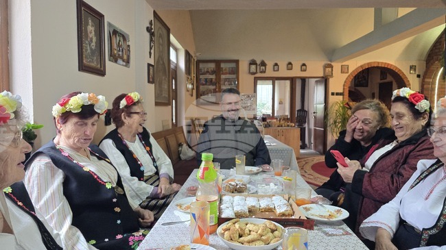 Коледата е поглеждане в бъдещето, каза отец Иван от Сливен