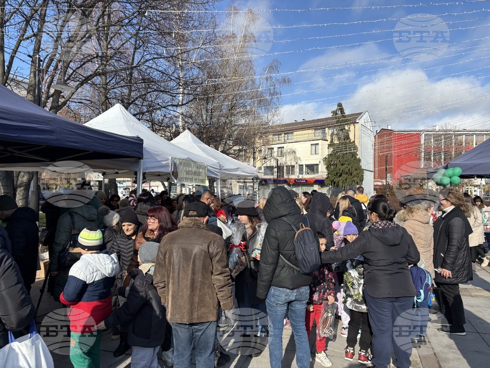 Ученически коледен базар и награждаване за най-хубава външна украса се състояха в Самоков