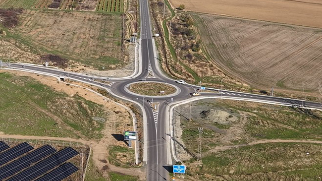 АПИ: Кръгово кръстовище с осветление е изградено при пресичането на два третокласни пътя в началото на гр. Сунгурларе