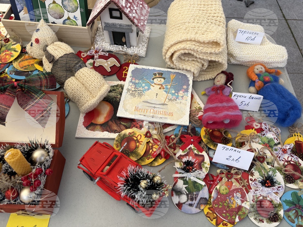 Коледен базар в училището в Свети Влас събра близо 23 хил. лв. за благотворителна кауза