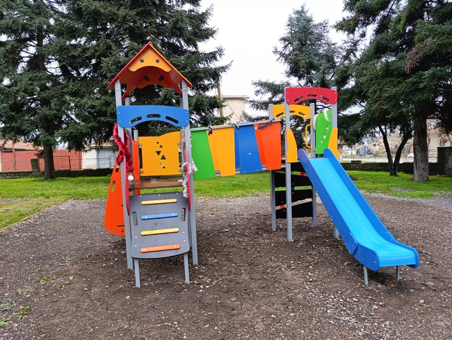 В село Ветрище бе открита нова детска площадка