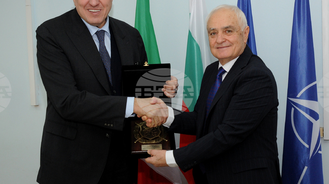 Министрите на отбраната на България и Италия подписаха споразумение за сътрудничество между двете държави 