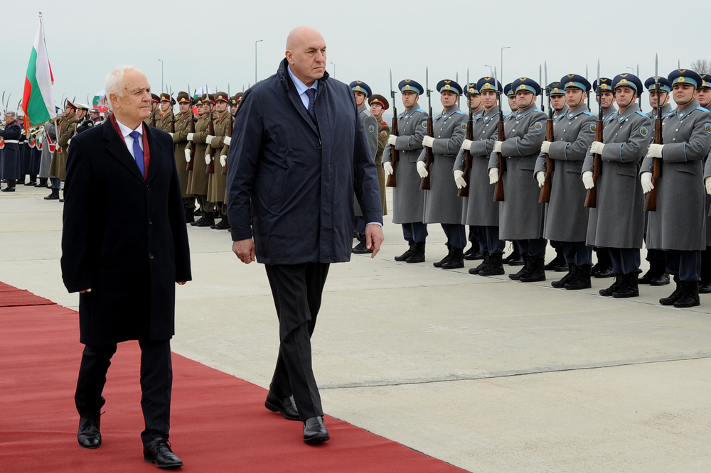 Министрите на отбраната на България и Италия Атанас Запрянов и Гуидо Крозето подписаха Споразумение между правителството на Република България и правителството на Италианската република за сътрудничество в областта на отбраната