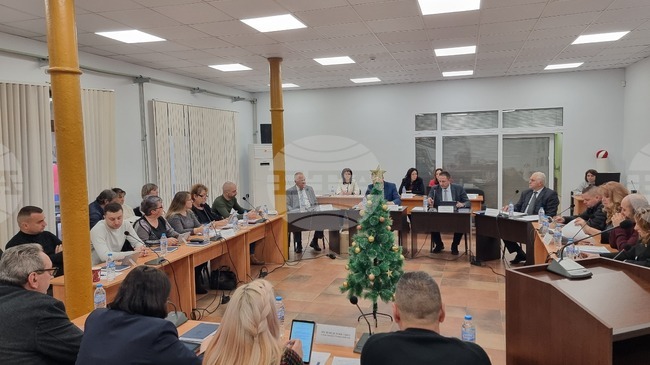 Съветниците в Радомир приеха актуализирана система за прием на ученици в общинските училища