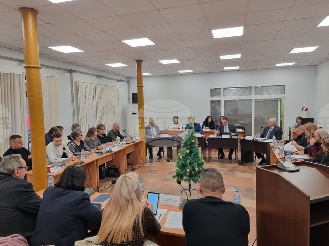 Съветниците в Радомир приеха актуализирана система за прием на ученици в общинските училища