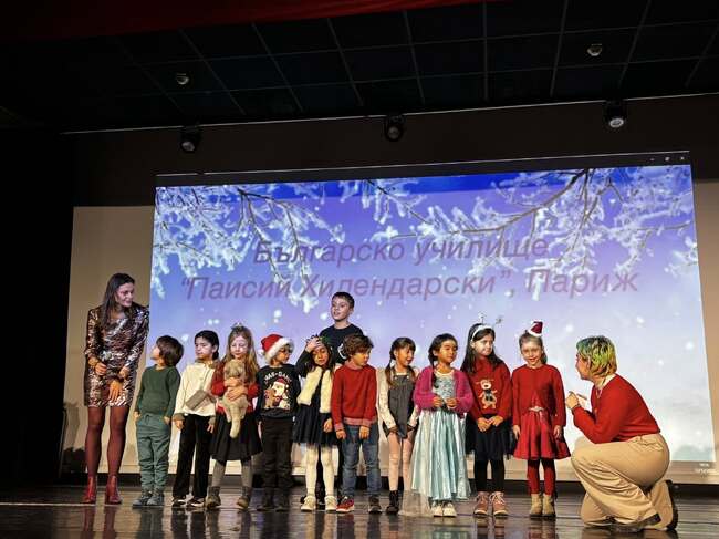 Екипът на Българското училище „Паисий Хилендарски“ в Париж: С тържество отбелязахме дванадесетата си Коледа заедно