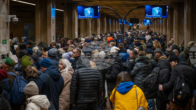 Ройтерс: Украинците издържат на продължителни прекъсвания на електроснабдяването благодарение и на препълнени "пунктове на несломимостта"
