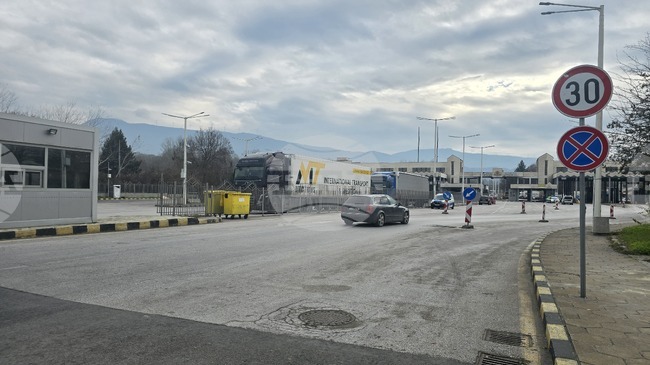 Движението през граничен преход "Кулата - Промахон" се осъществява нормално и в двете посоки