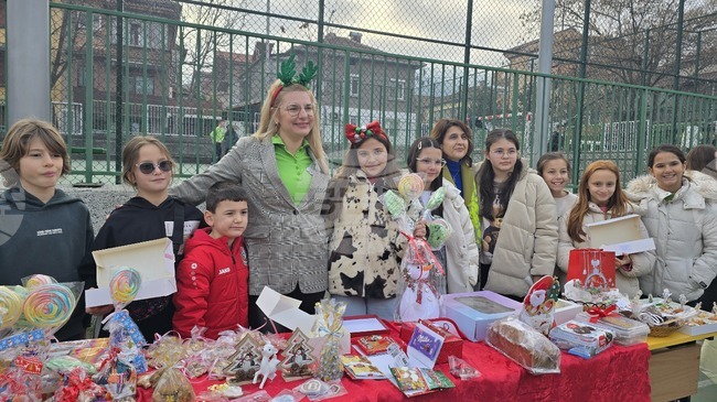 Близо осем хиляди лева бяха събрани на благотворителен коледен базар в Трето основно училище "Гоце Делчев" в Петрич