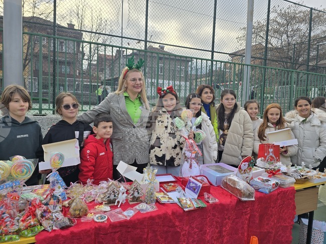 Близо осем хиляди лева бяха събрани на благотворителен коледен базар в Трето основно училище "Гоце Делчев" в Петрич