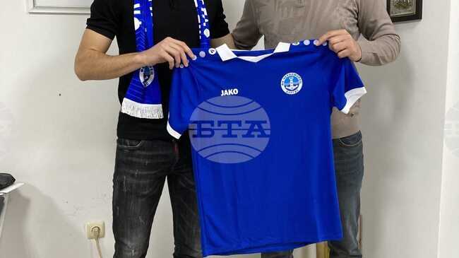 Черноморец (Бургас) представи като ново попълнение нападателя Жулиан Иванов, който идва от Локомотив (Горна Оряховица)