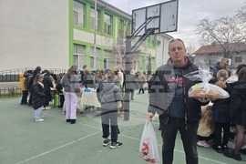 Петрич - училище „Гоце Делчев“ - благотворителен коледен базар