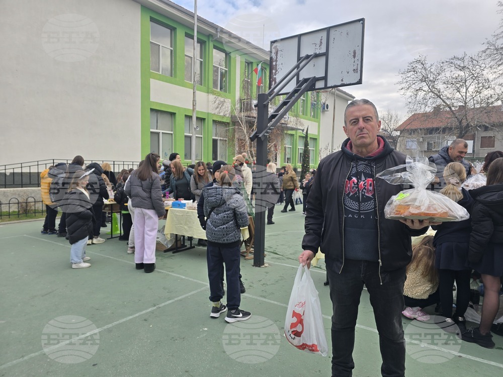 Петрич - училище „Гоце Делчев“ - благотворителен коледен базар