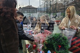 Петрич - училище „Гоце Делчев“ - благотворителен коледен базар
