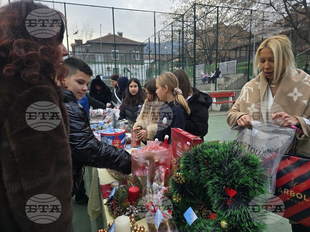 Петрич - училище „Гоце Делчев“ - благотворителен коледен базар