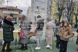 Петрич - училище „Гоце Делчев“ - благотворителен коледен базар