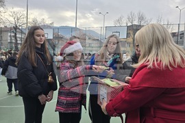 Петрич - училище „Гоце Делчев“ - благотворителен коледен базар