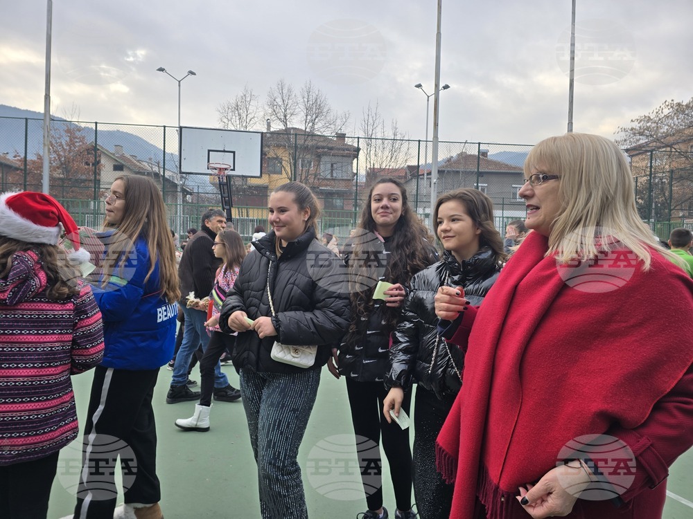 Петрич - училище „Гоце Делчев“ - благотворителен коледен базар