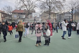 Петрич - училище „Гоце Делчев“ - благотворителен коледен базар