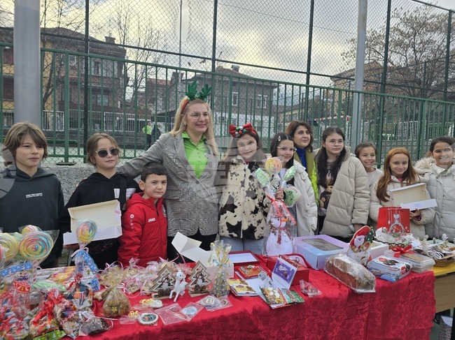 Петрич - училище „Гоце Делчев“ - благотворителен коледен базар