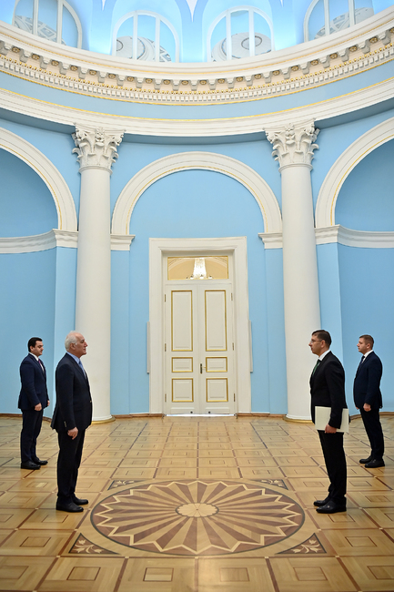 Посланик Никола Николов връчи акредитивните си писма на президента на Република Армения Ваагн Хачатурян