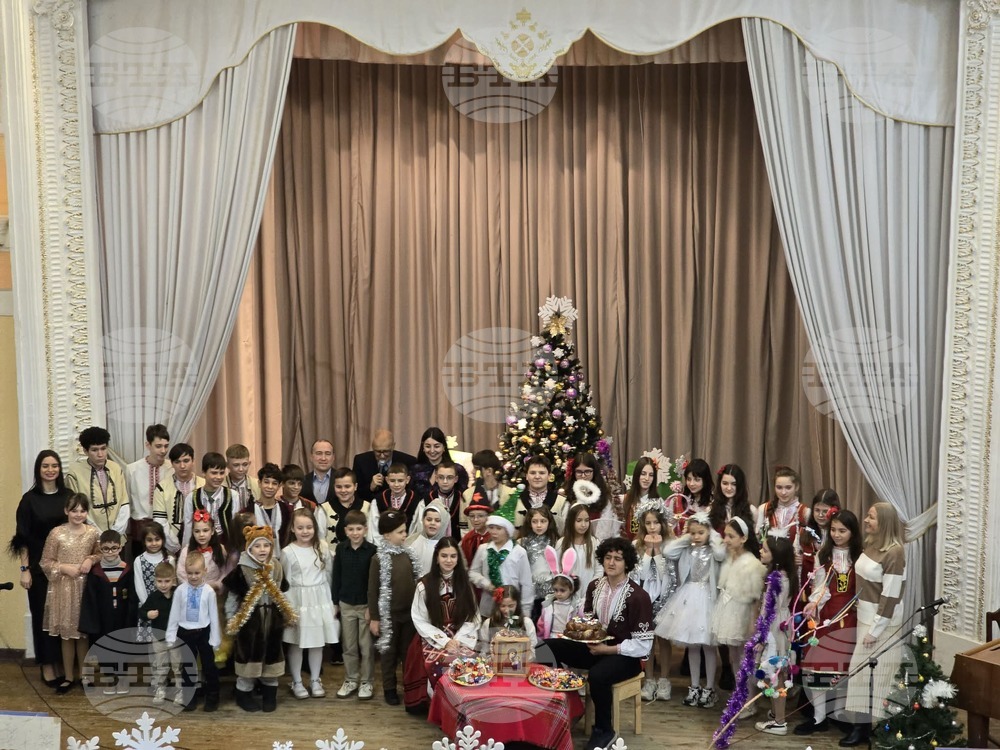 С постановка, посветена на Бъдни вечер, и концертна програма Българското училище „Васил Априлов“ в Одеса отбеляза предстоящите празници