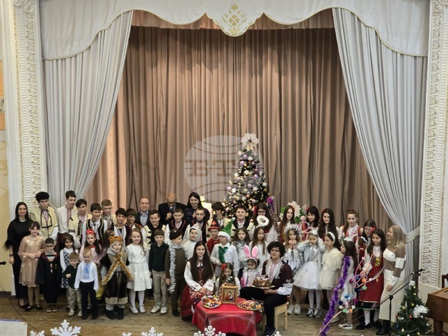 С постановка, посветена на Бъдни вечер, и концертна програма Българското училище „Васил Априлов“ в Одеса отбеляза предстоящите празници