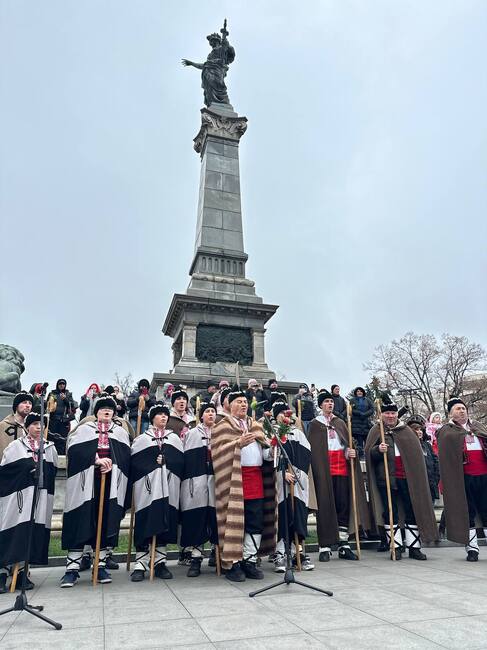 Кметът Пенчо Милков и коледарите благословиха Русе за здрава и успешна година