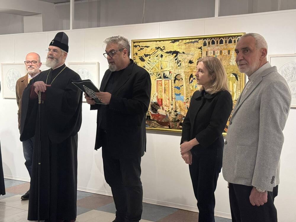 Изложбата „Свещени истории и фантастични пейзажи“ може да бъде разгледана в Българския културен институт в Берлин до 30 януари 2026 година