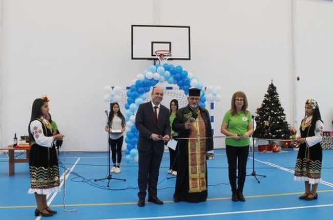 Община Свиленград: Кметът арх. Анастас Карчев откри новоизградения физкултурен салон в ОУ „Христо Ботев” в село Левка