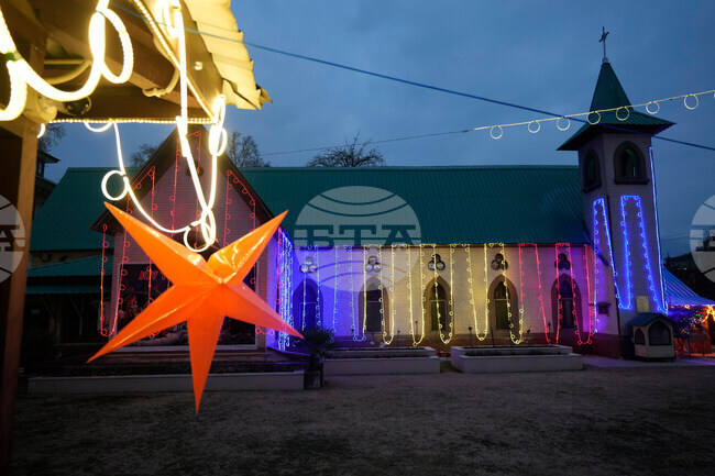 APTOPIX India Kashmir Christmas