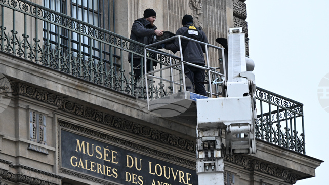 Лувърът монтира охранителни решетки след обира на скъпоценности за 102 милиона долара