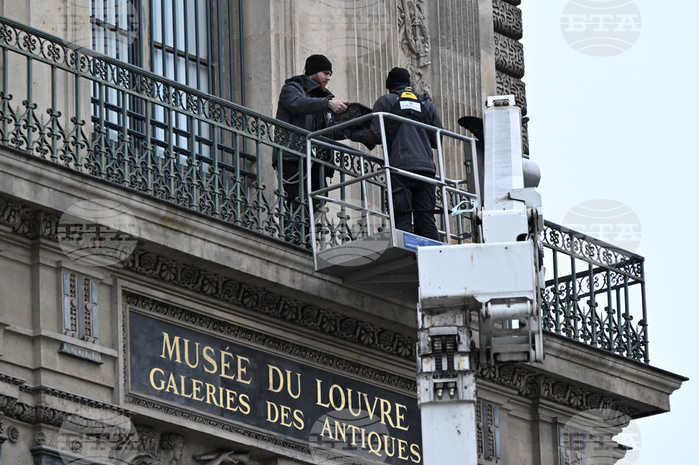 Лувърът монтира охранителни решетки след обира на скъпоценности за 102 милиона долара