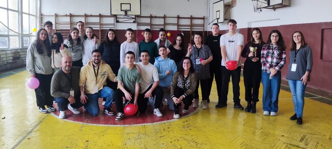 Младежки център Разград: Инициатива на тема "Операция: Коледен Хаос"