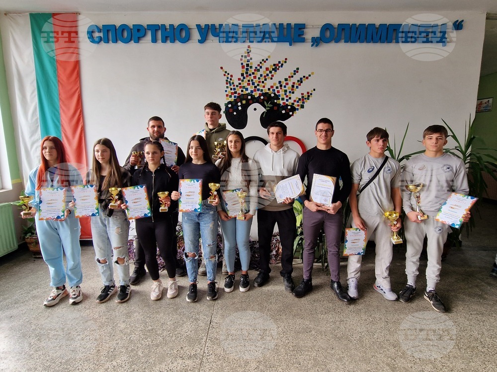 Състезателят по борба Борил Стойнев стана „Спортист на годината“ в класацията на пернишкото Спортно училище „Олимпиец“