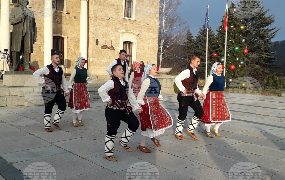 В Ковачевци се проведе концерт и тържествено запалване на коледната елха