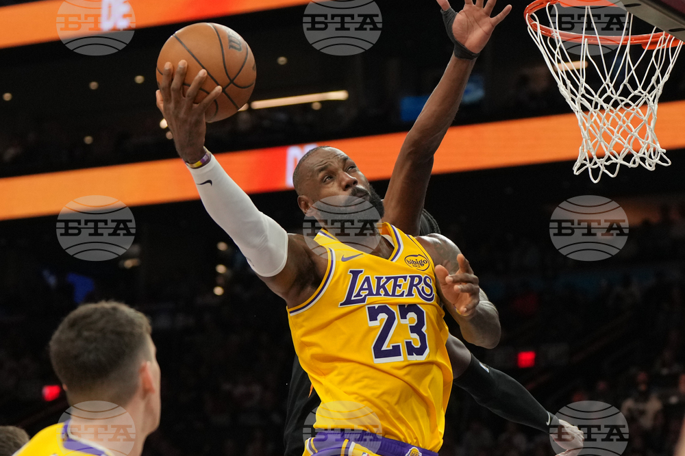 Lakers Suns Basketball