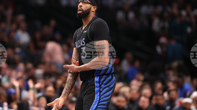 Центърът на Далас Антъни Дейвис ще пропусне няколко мача заради контузия