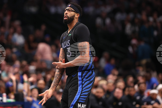 Центърът на Далас Антъни Дейвис ще пропусне няколко мача заради контузия